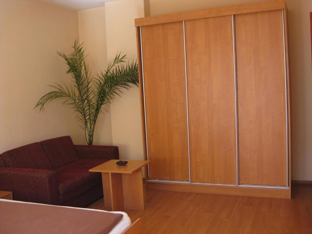 Family Hotel Veronika Девін Номер фото