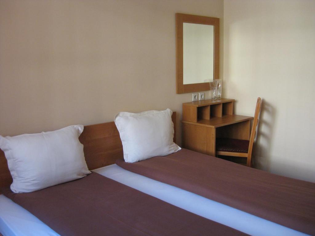 Family Hotel Veronika Девін Екстер'єр фото