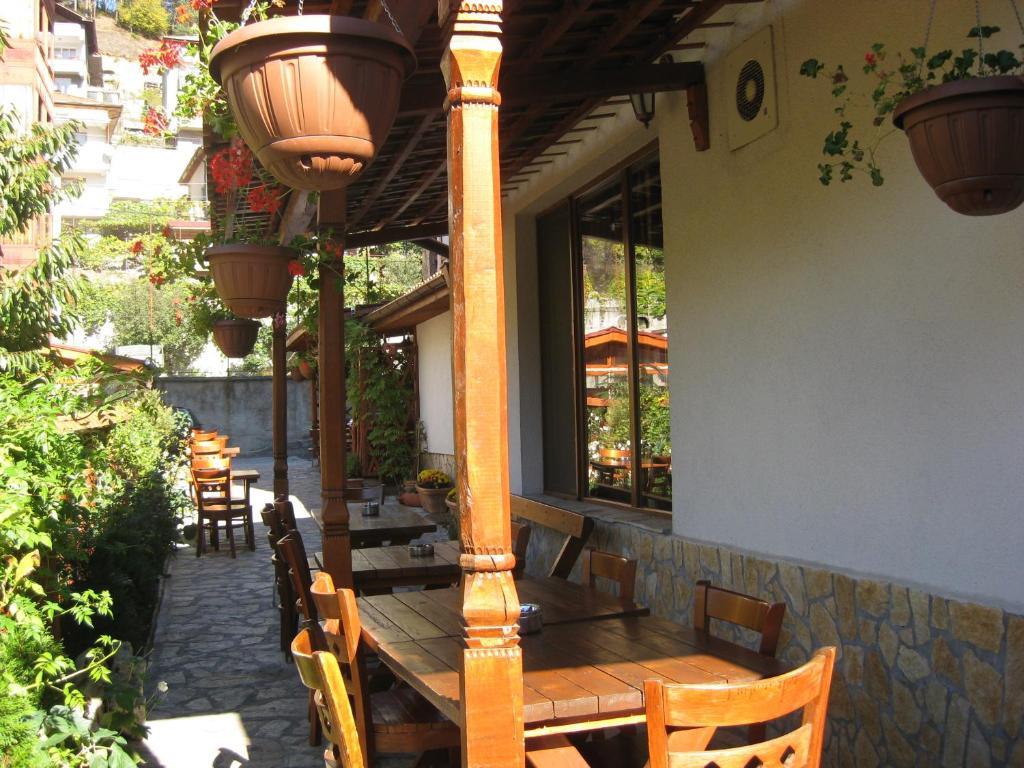 Family Hotel Veronika Девін Екстер'єр фото