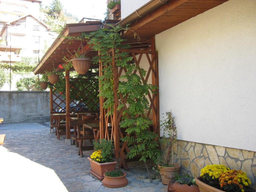 Family Hotel Veronika Девін Екстер'єр фото