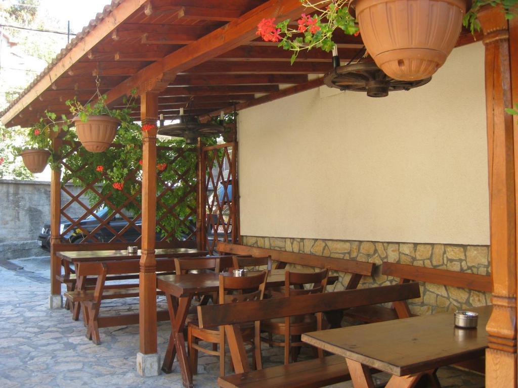 Family Hotel Veronika Девін Екстер'єр фото