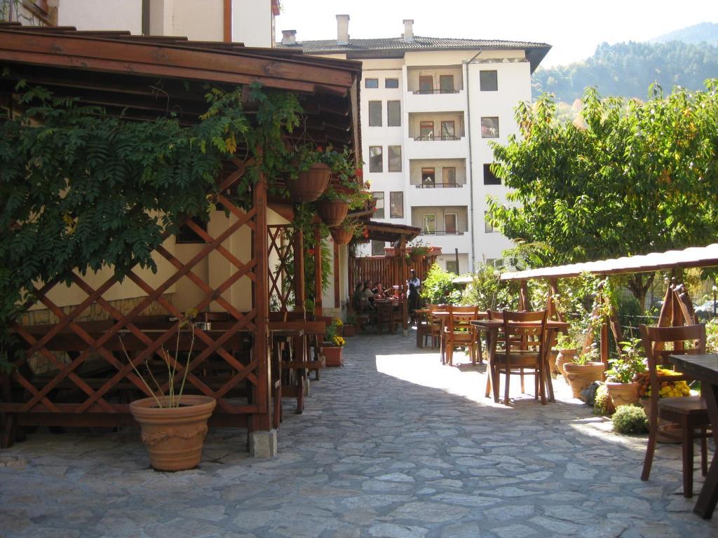 Family Hotel Veronika Девін Екстер'єр фото