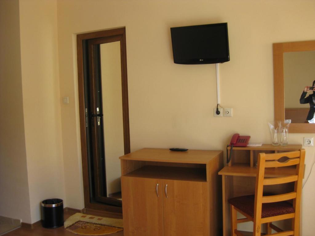 Family Hotel Veronika Девін Екстер'єр фото