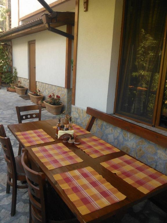 Family Hotel Veronika Девін Екстер'єр фото