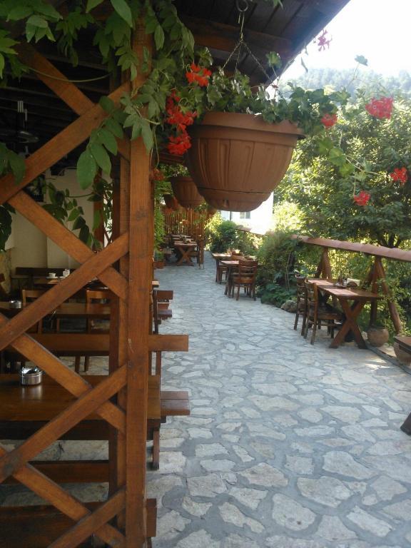 Family Hotel Veronika Девін Екстер'єр фото